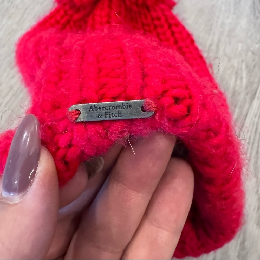 Abercrombie & Fitch Red Cuffed Chunky Knitted Pom-Pom Beanie Acrylic Winter Hat - Picture 4 of 5